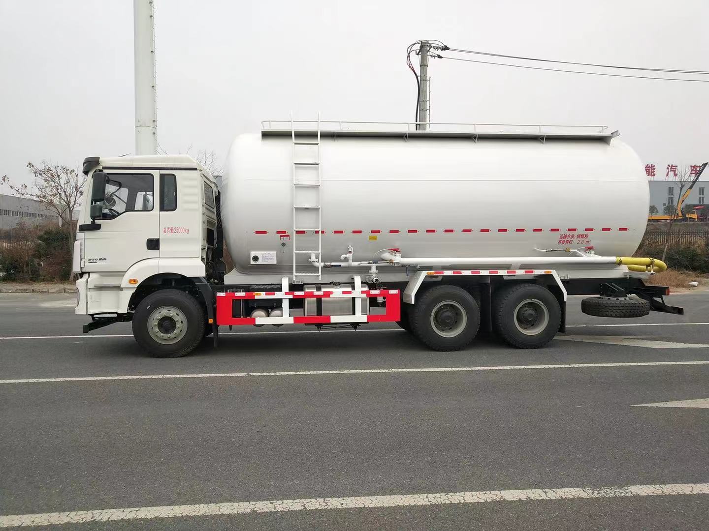 陜汽德龍后八輪干混砂漿運輸車(27方)