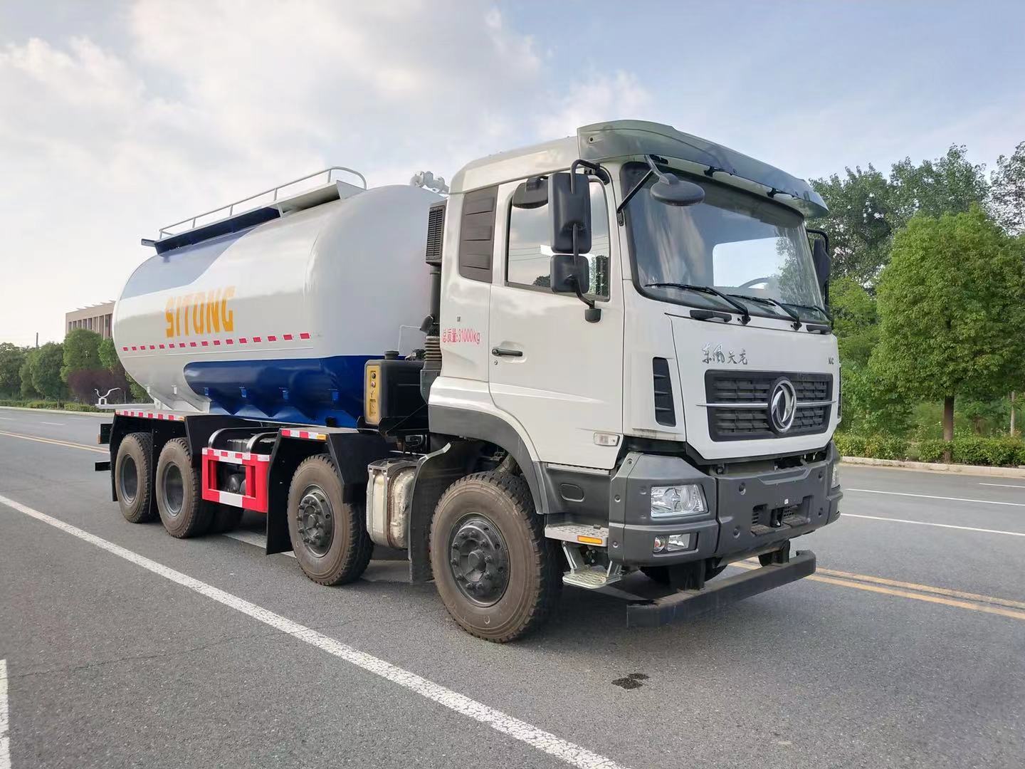 東風天龍立式干混砂漿運輸車(22方)