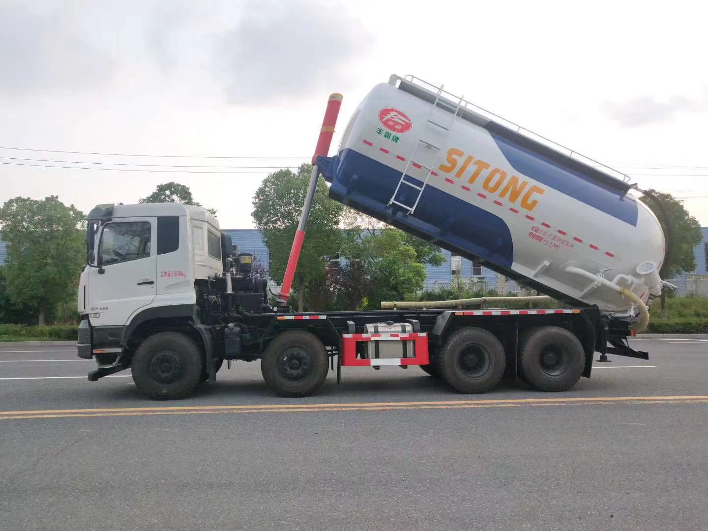東風天龍立式干混砂漿運輸車(22方)