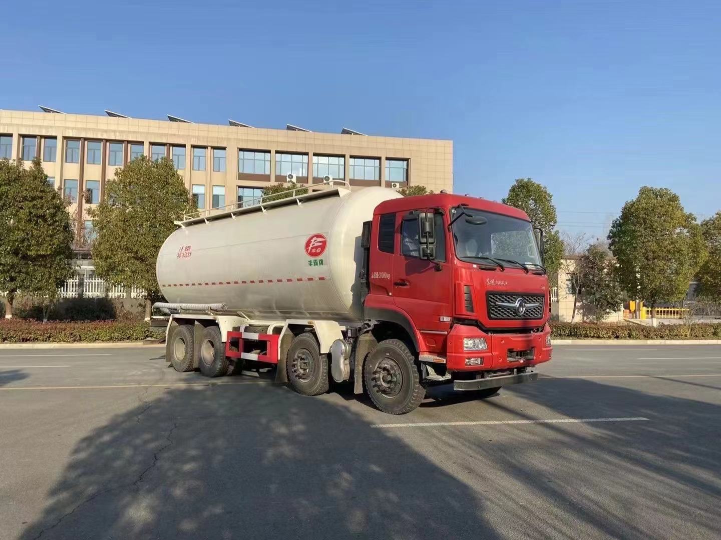 東風專底干混砂漿運輸車(28方)