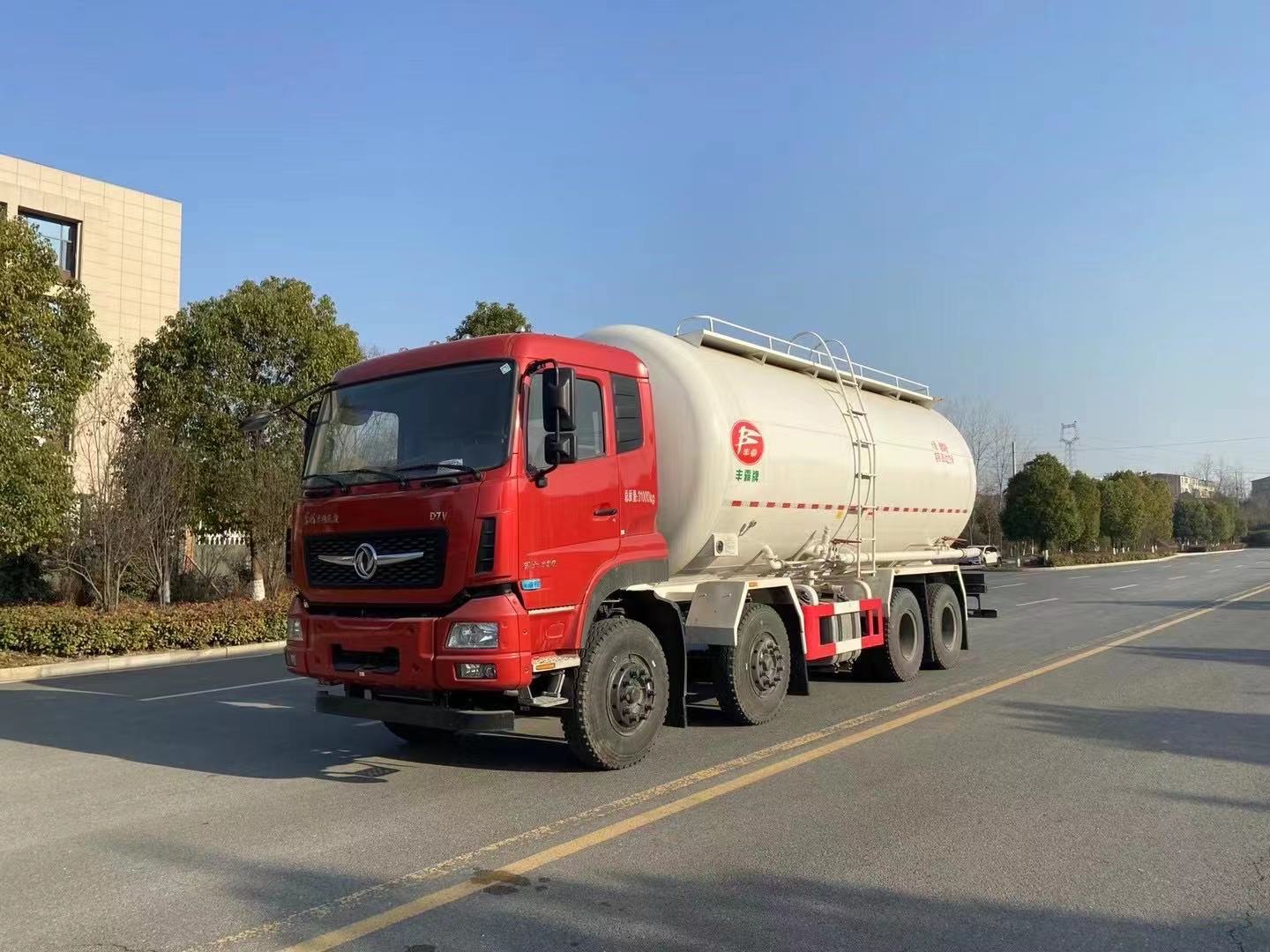 東風專底干混砂漿運輸車(28方)