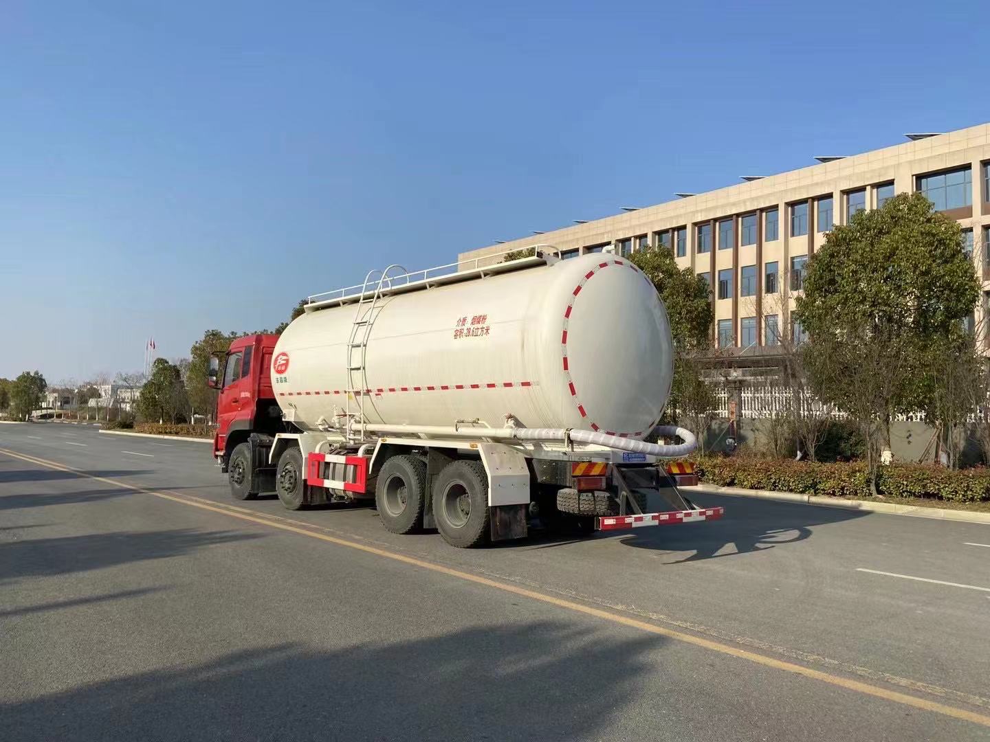 東風專底干混砂漿運輸車(28方)