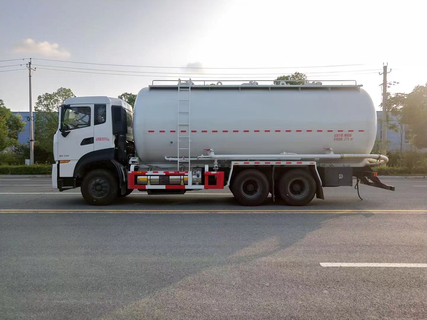 東風天龍粉粒物料運輸車(28方-LNG)