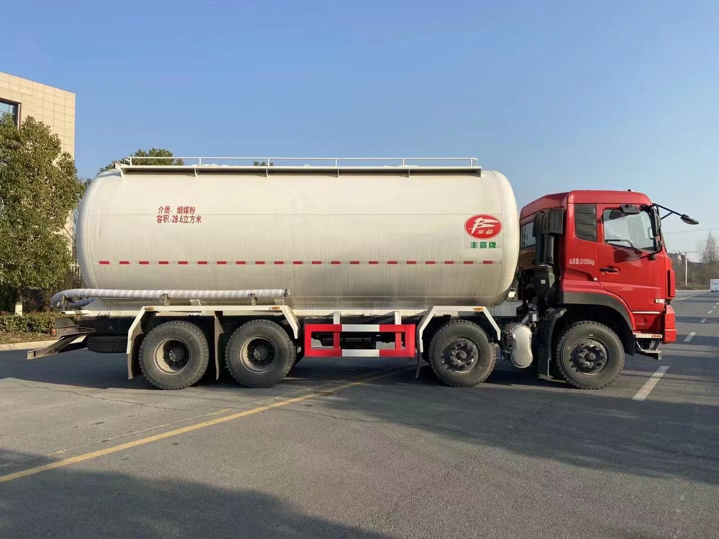 東風專底干混砂漿運輸車(28方)