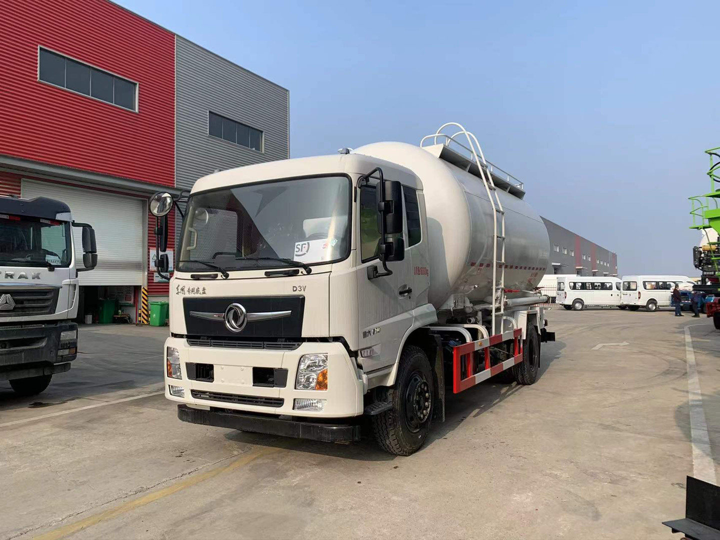 東風專底干混砂漿運輸車(19.5方)