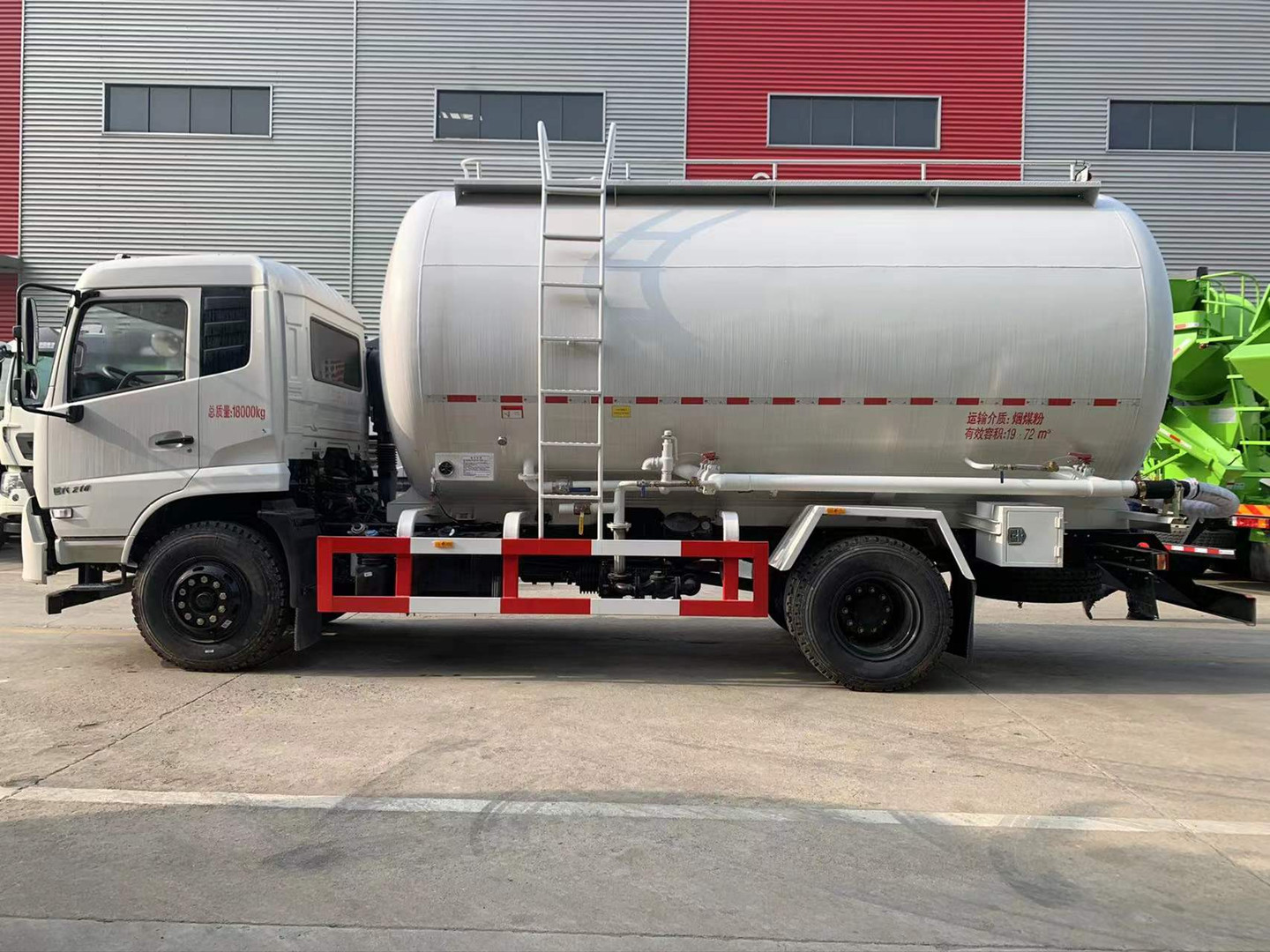 東風專底干混砂漿運輸車(19.5方)