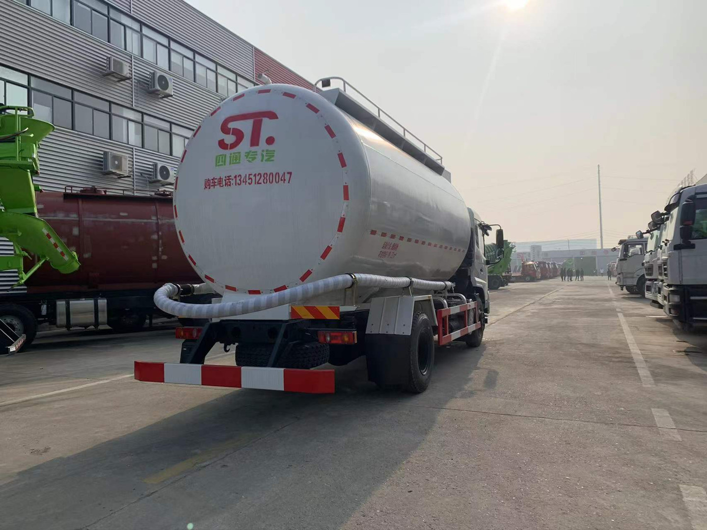 東風專底干混砂漿運輸車(19.5方)