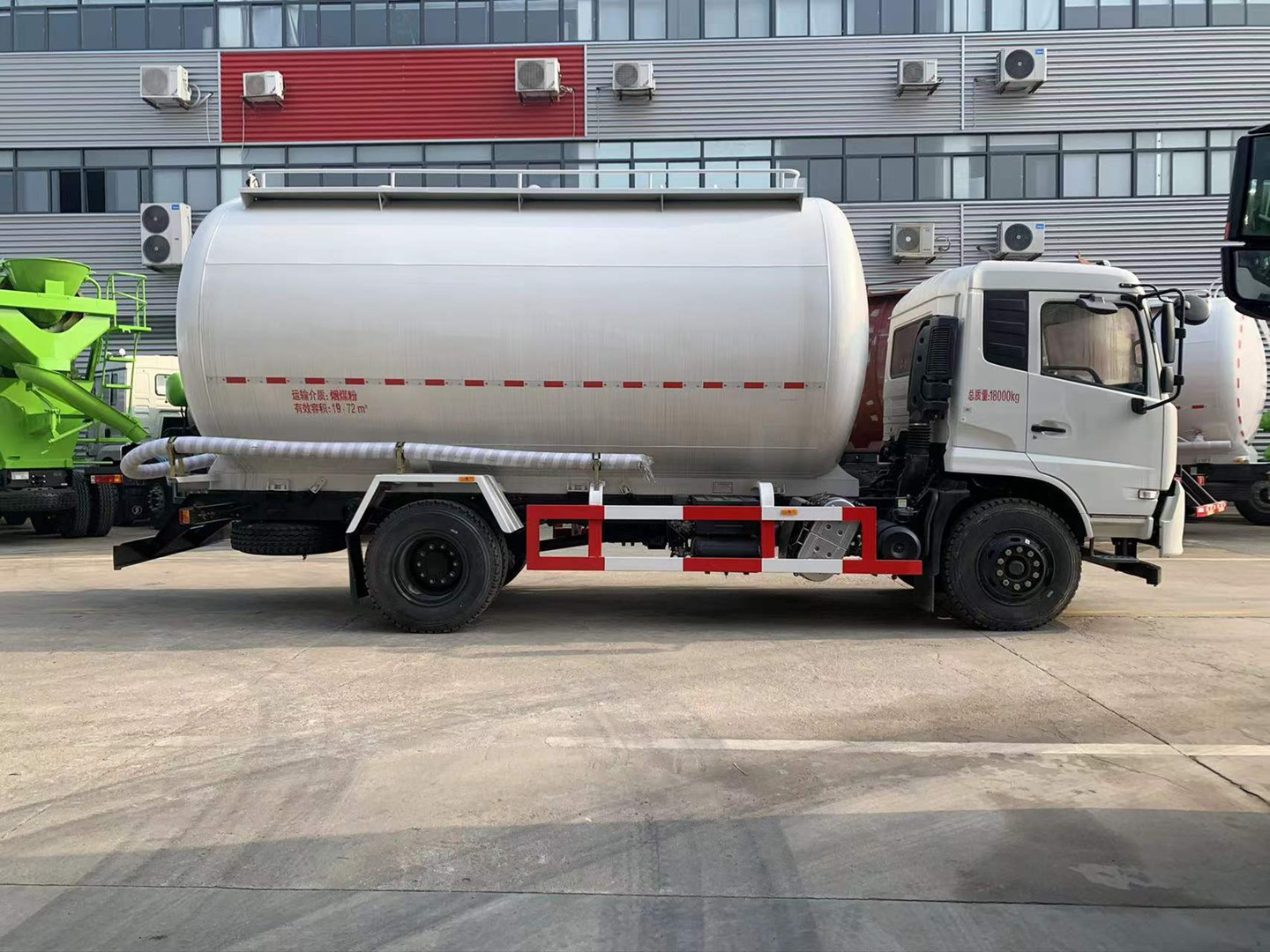 東風專底干混砂漿運輸車(19.5方)