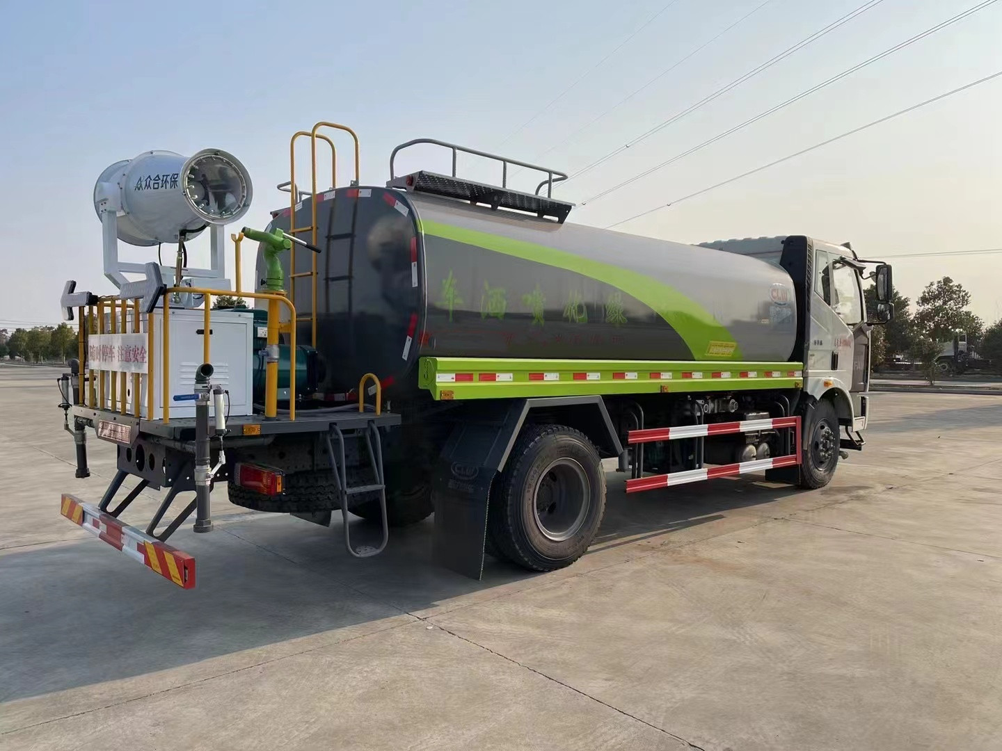 一汽解放J6灑水車(12-15噸)