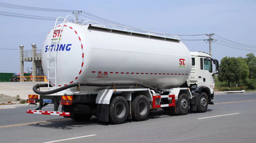 重汽豪沃干混砂漿運輸車(28方)