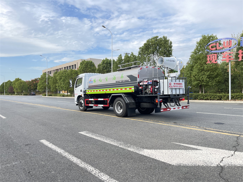 東風10噸多功能抑塵灑水車