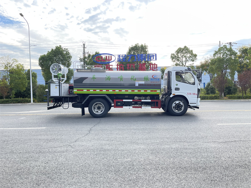 東風10噸多功能抑塵灑水車